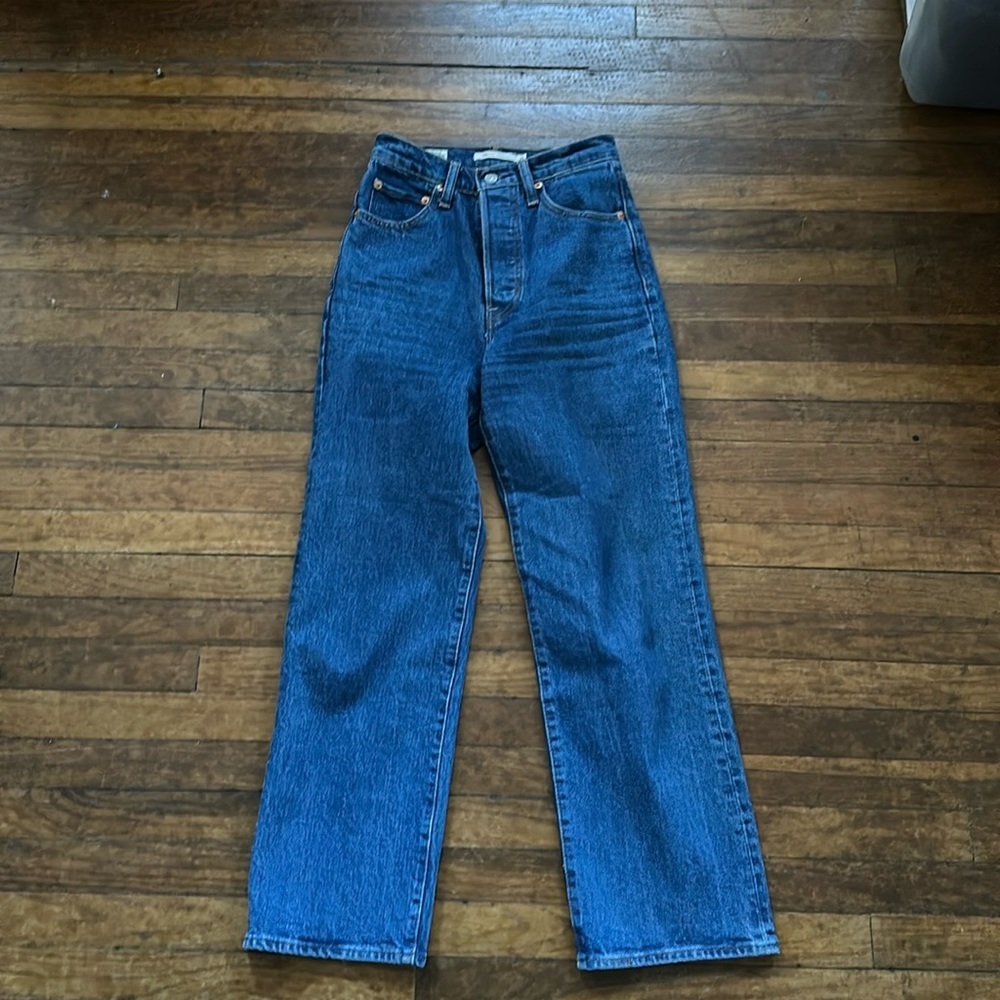 Sz 25 Levi’s Ribcage Straight Jeans
